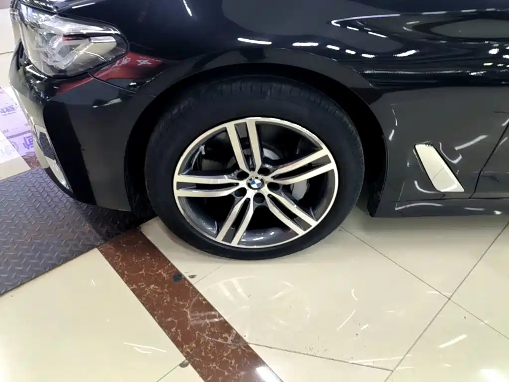 BMW 5 Series — миниатюра 23
