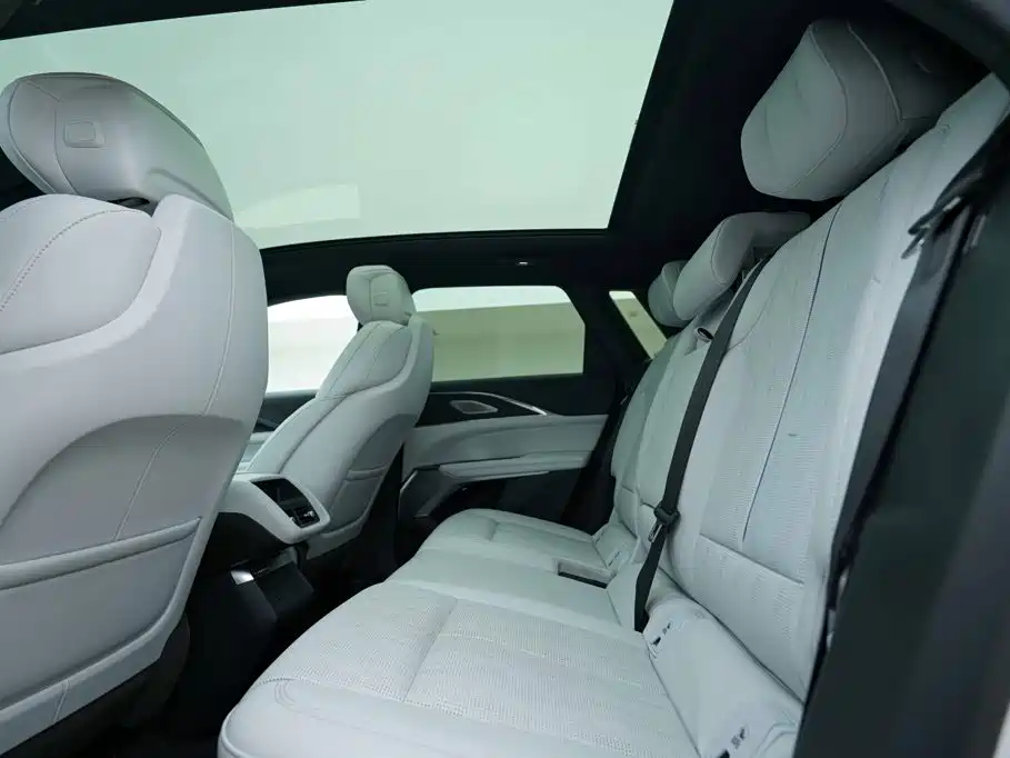 Cadillac Lyriq — миниатюра 16