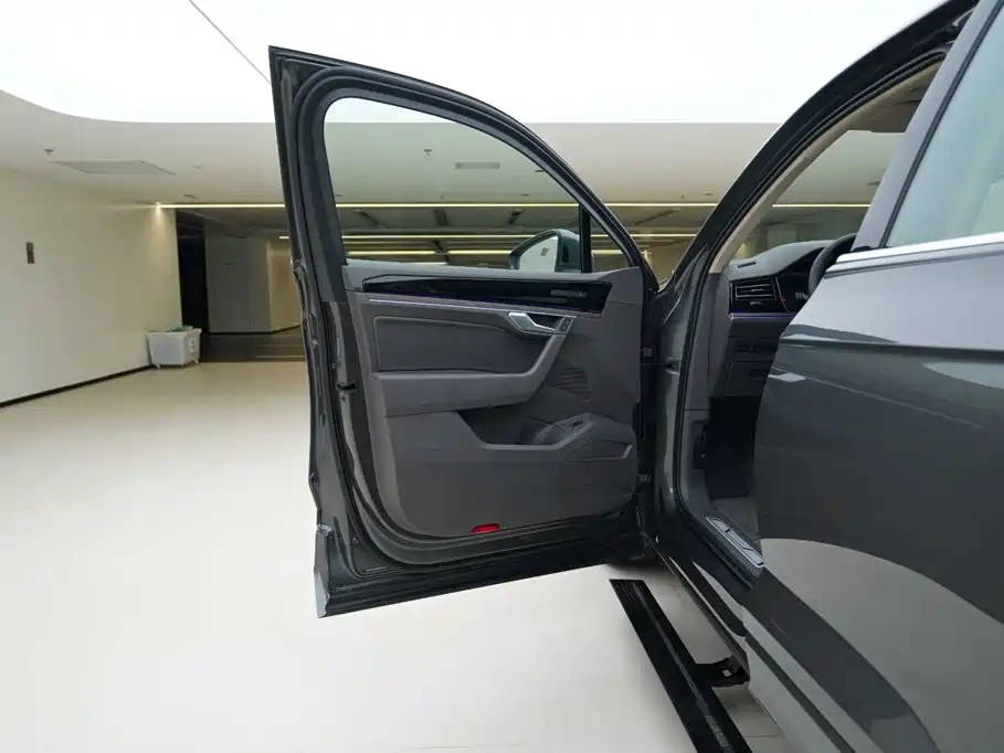 Volkswagen Touareg — миниатюра 15
