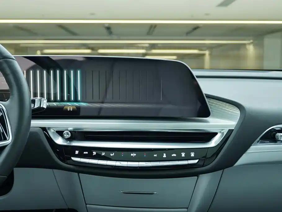 Cadillac Lyriq — миниатюра 14
