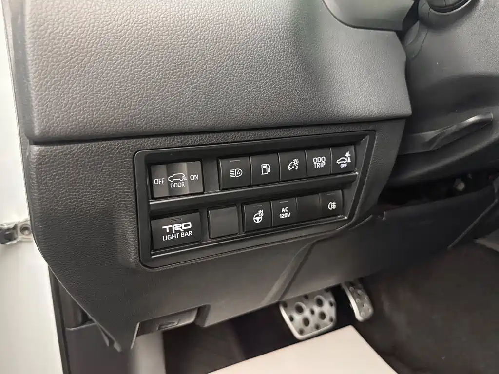 Toyota Sequoia — миниатюра 15