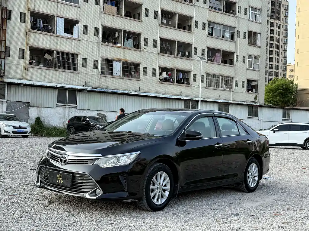 TOYOTA CAMRY