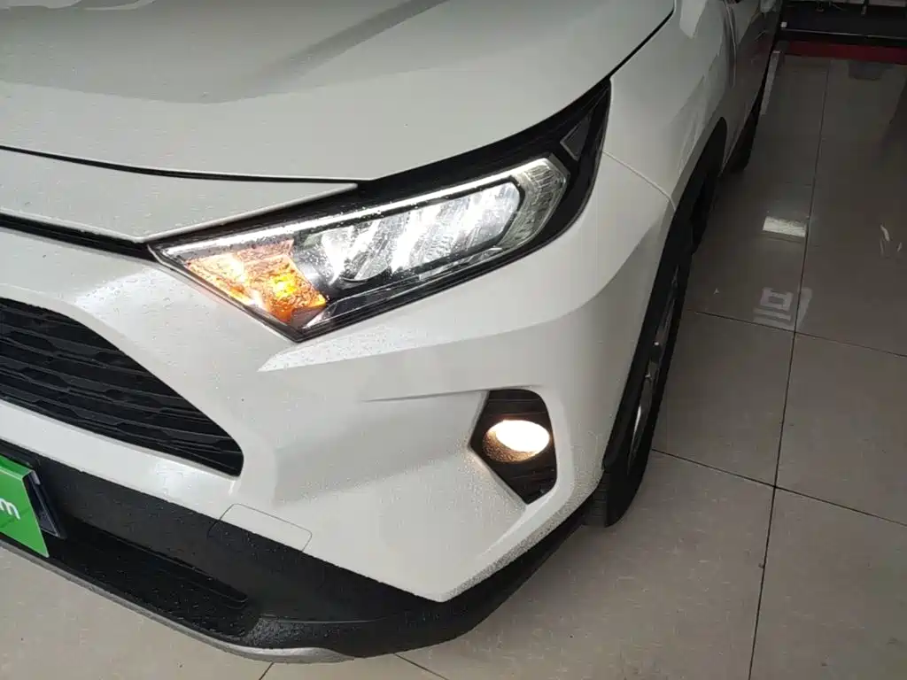 Toyota RAV4 — миниатюра 24