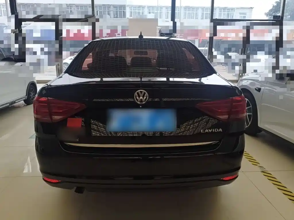Volkswagen Lavida — миниатюра 6