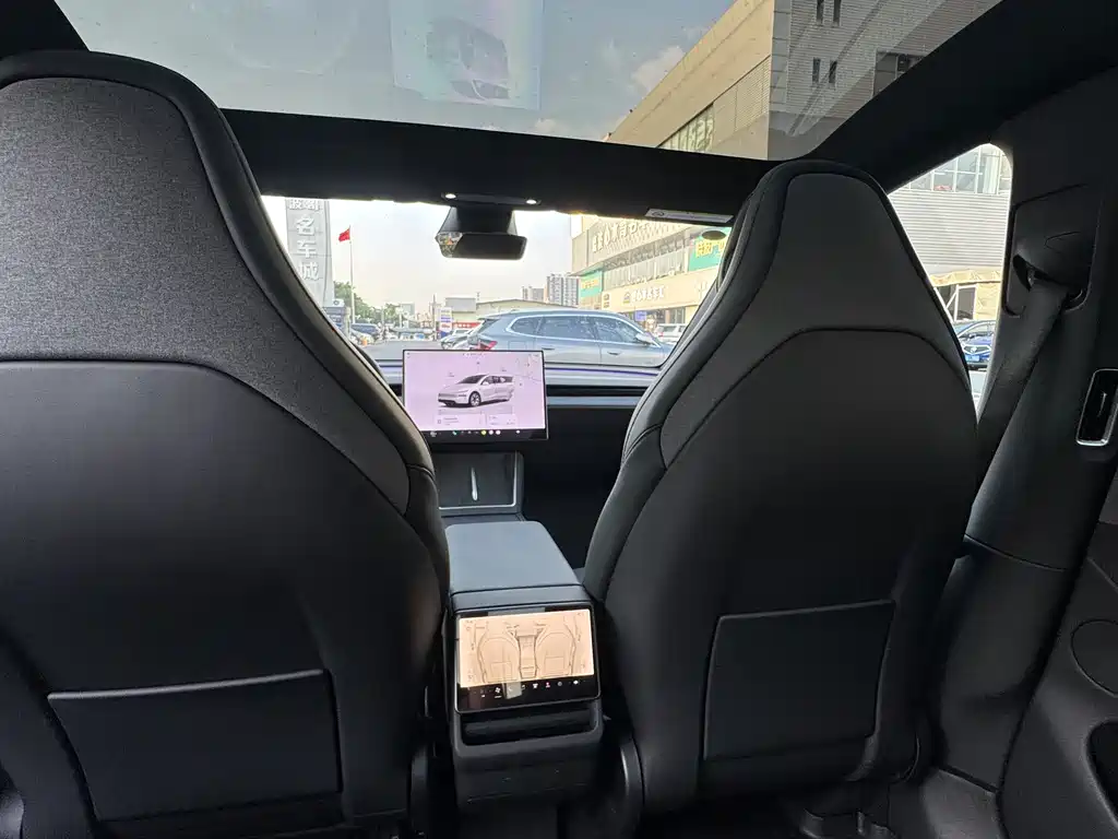 Tesla Model Y L — миниатюра 20