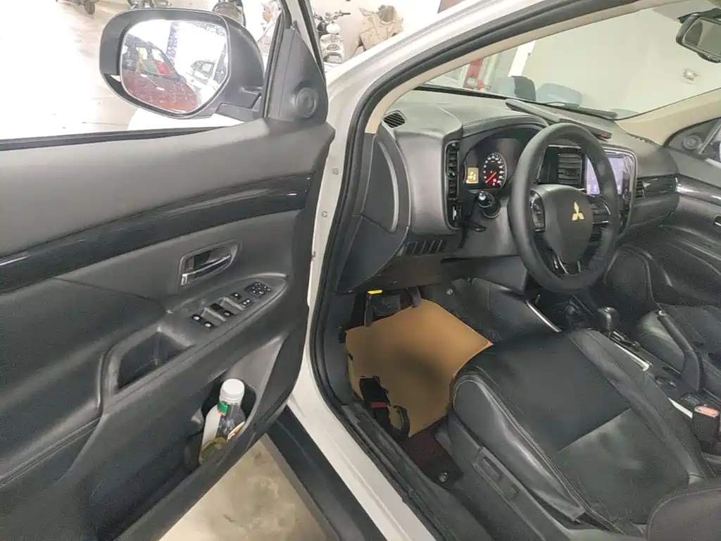 Mitsubishi Outlander — миниатюра 16