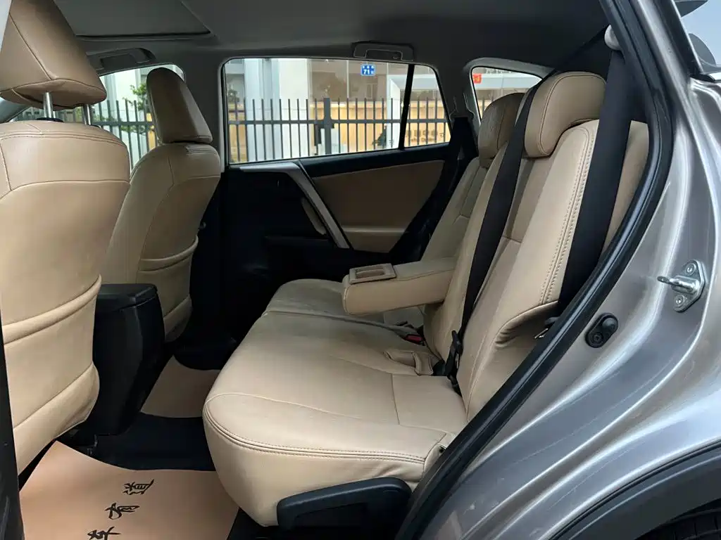 Toyota RAV4 — миниатюра 4