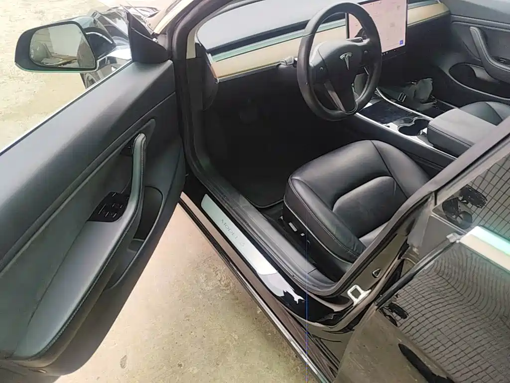 Tesla Model 3 — миниатюра 16