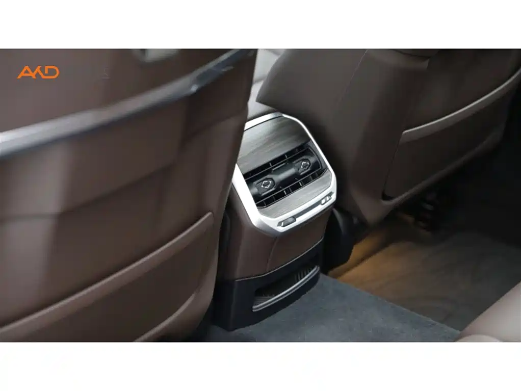 BMW 7 Series — миниатюра 9