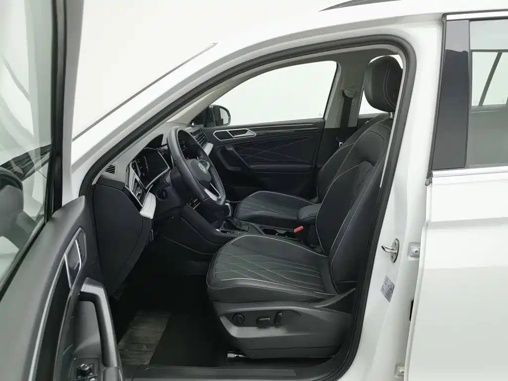 Volkswagen Tiguan L — миниатюра 10