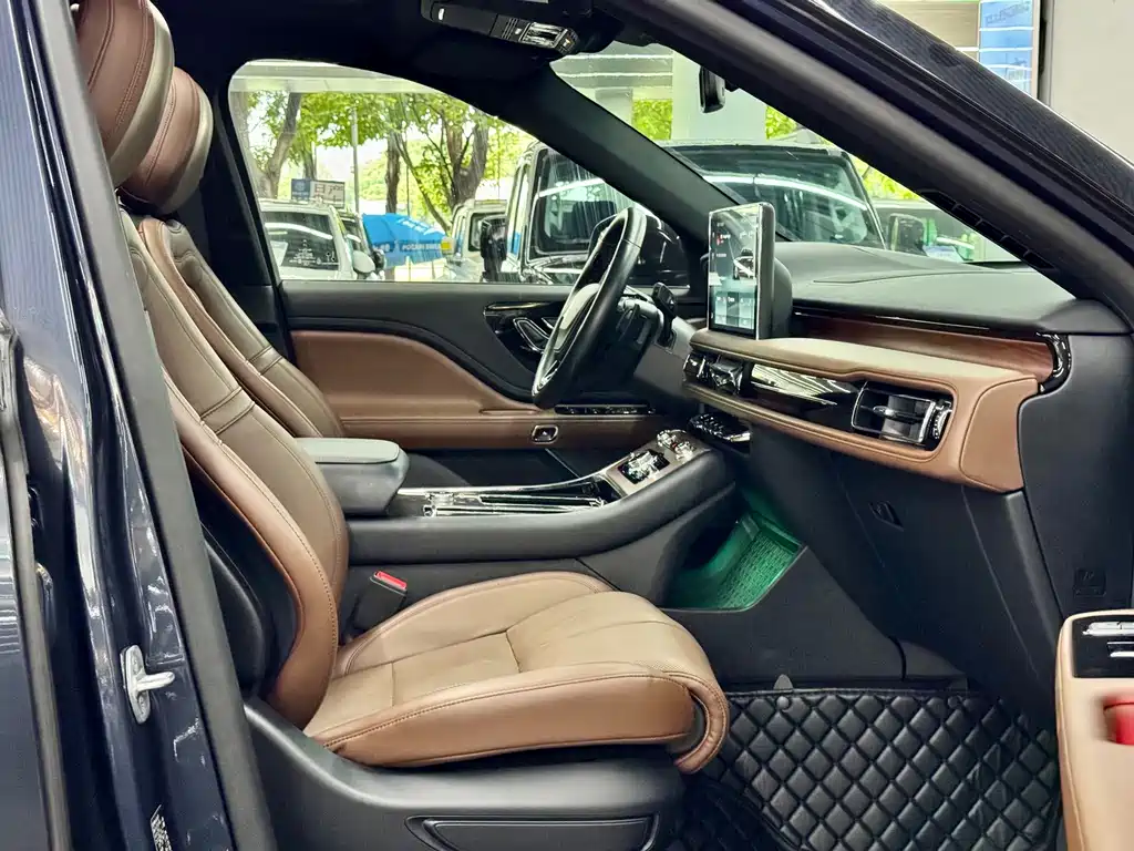 Lincoln Aviator — миниатюра 8