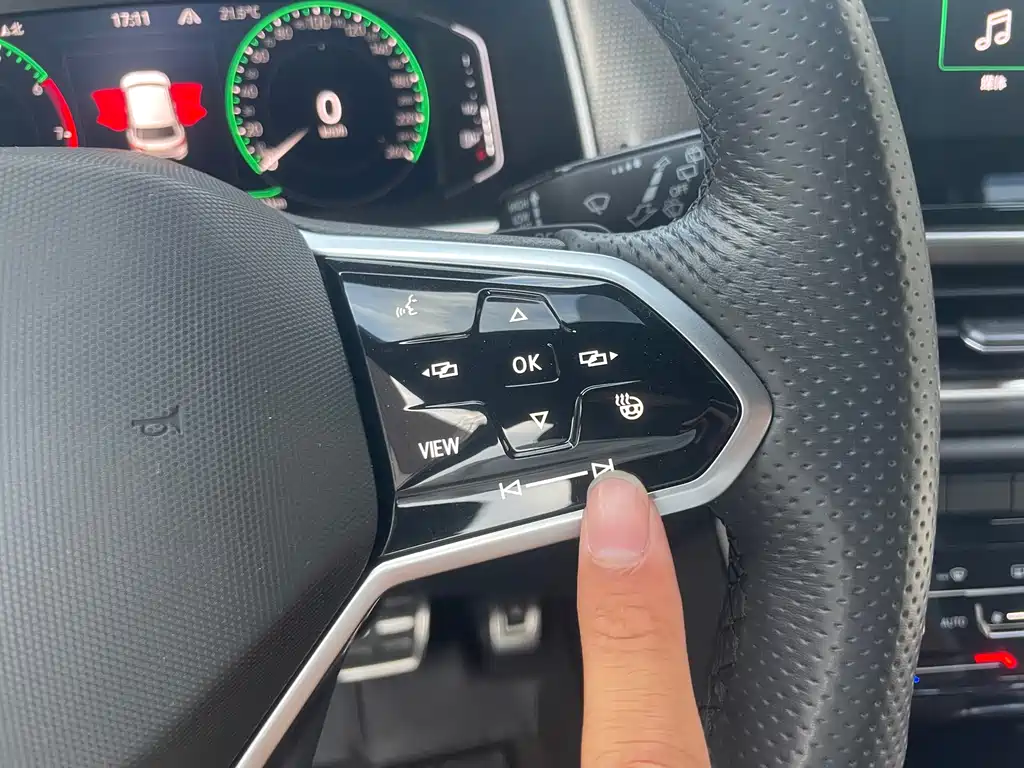 VOLKSWAGEN T ROC EXPLORING SONGS