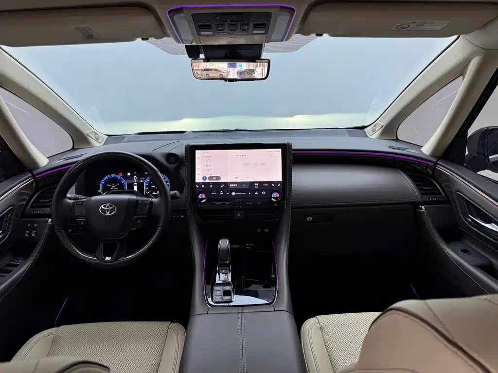 Toyota Alphard — миниатюра 9