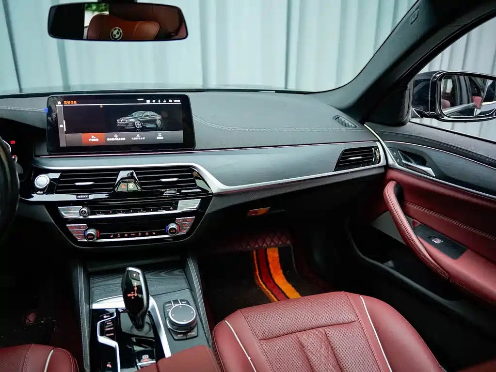 BMW 5 Series — миниатюра 7