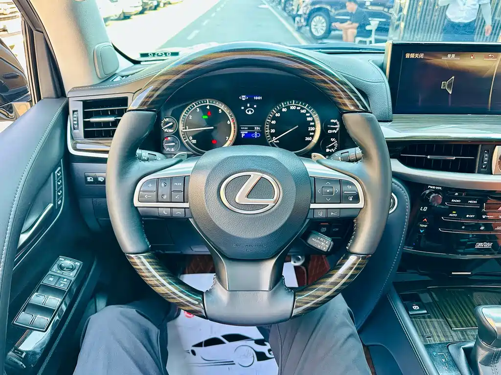 Lexus LX — миниатюра 8