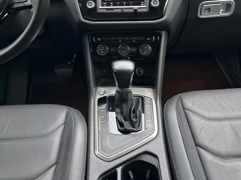 Volkswagen Tiguan L — миниатюра 14