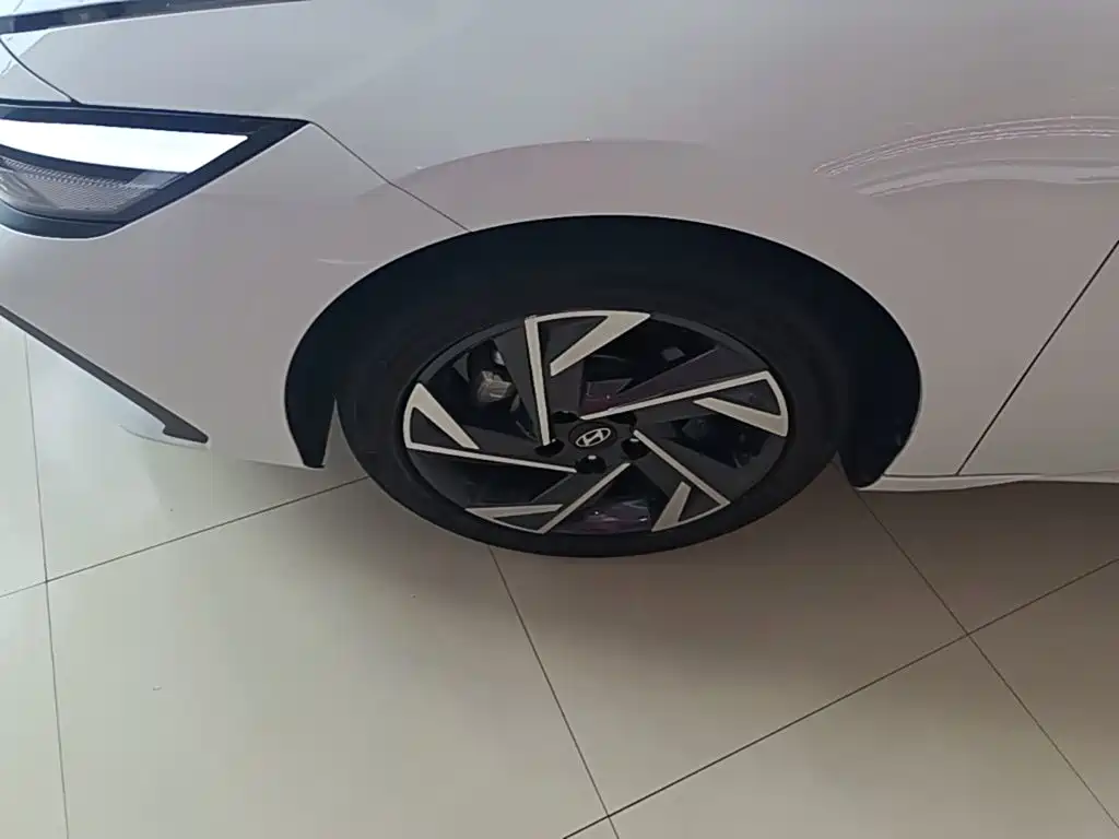 Hyundai Elantra — миниатюра 23