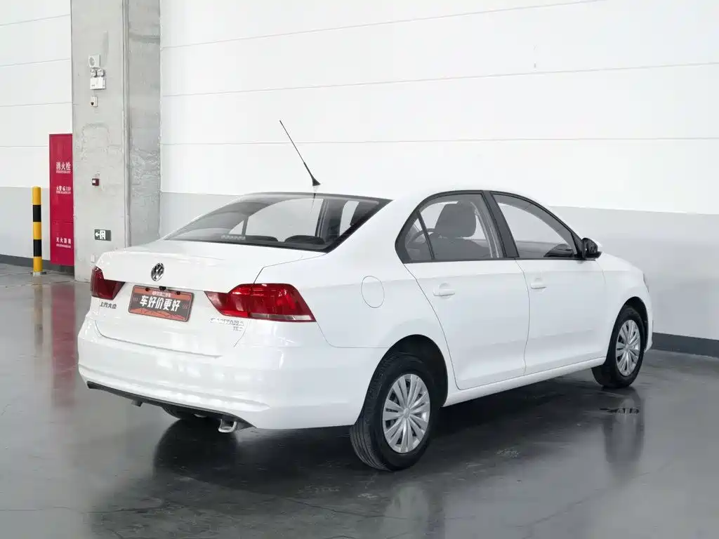 Volkswagen Santana — миниатюра 2