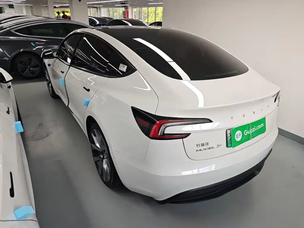 Tesla Model 3 — миниатюра 5