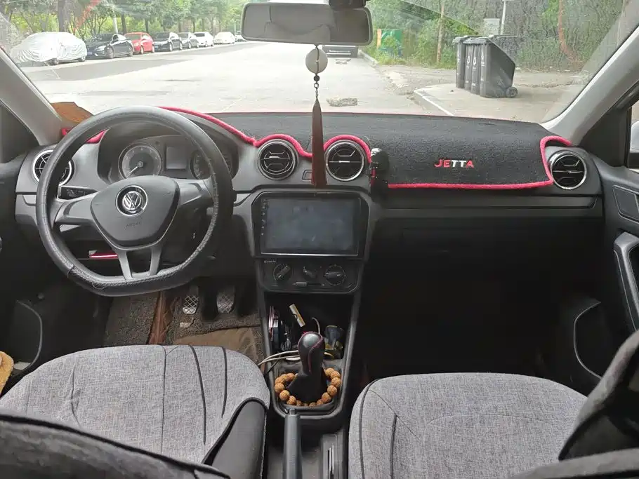 Volkswagen Jetta — миниатюра 12