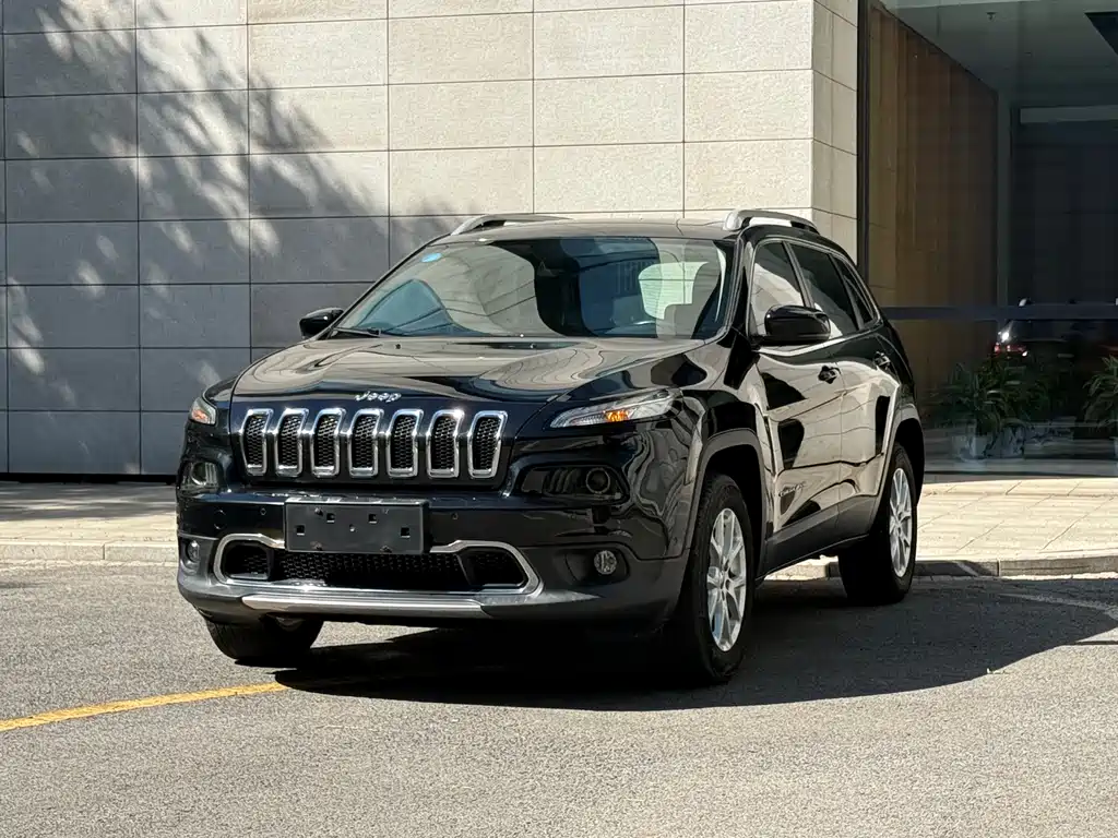 Купить Jeep Cherokee