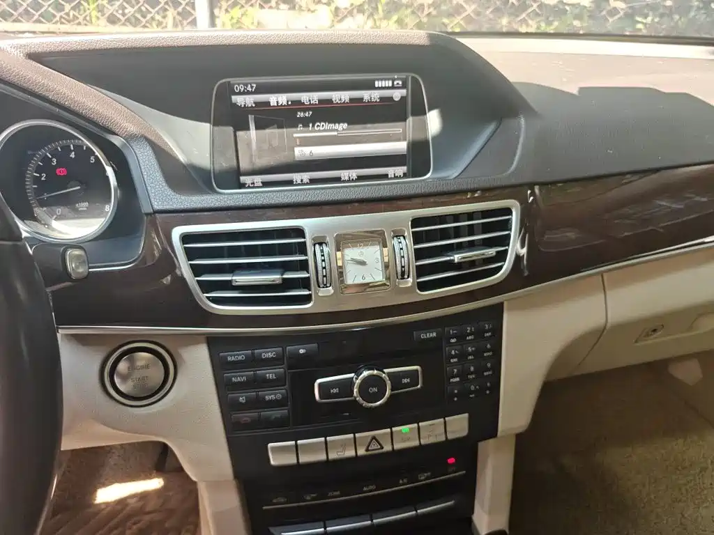 Mercedes-Benz E-Class — миниатюра 14
