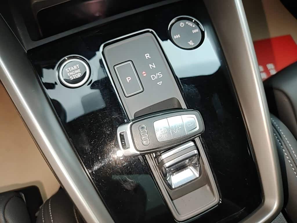 Audi A3 1.4 л 2024 г. Зелёный, пробег 15400 км