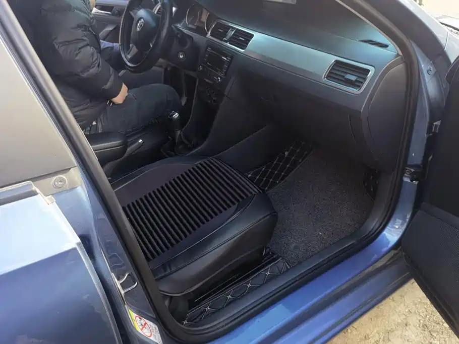 Skoda Rapid Spaceback — миниатюра 8
