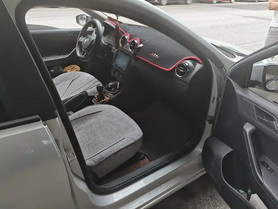 Volkswagen Jetta — миниатюра 8