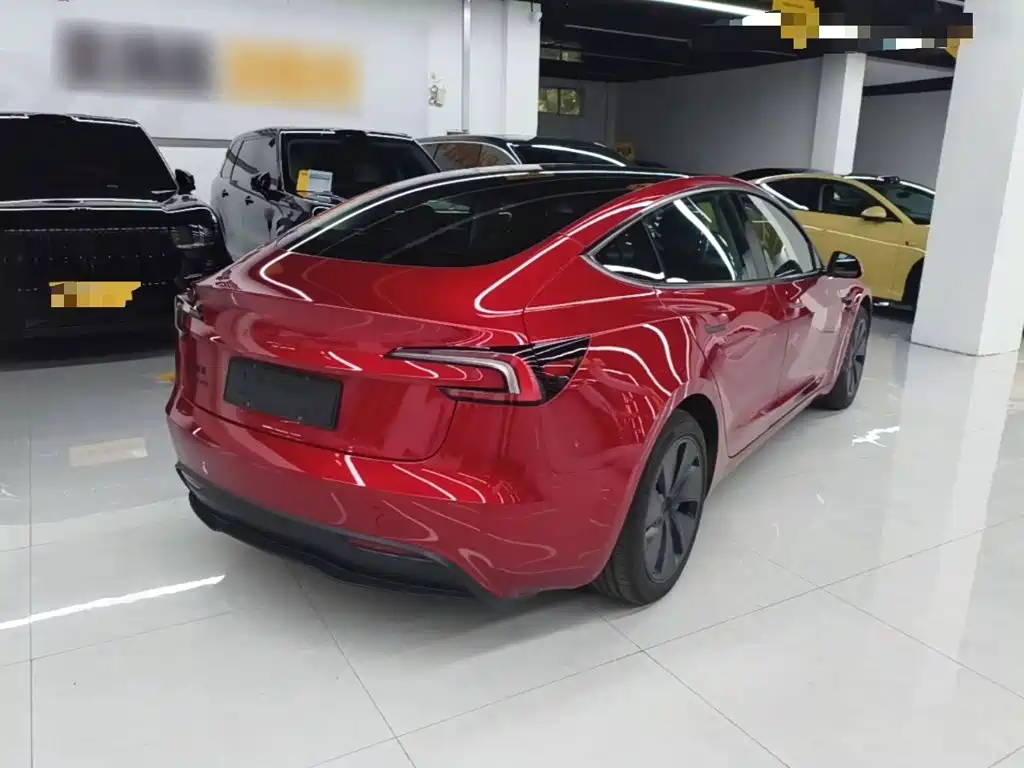 Tesla Model 3 — миниатюра 7