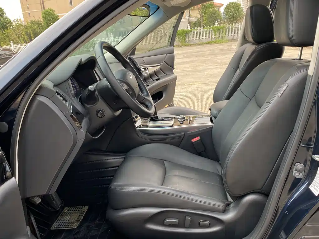 Infiniti Q70 — миниатюра 4