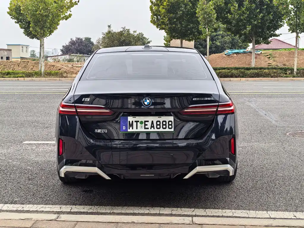 BMW i5 — миниатюра 8