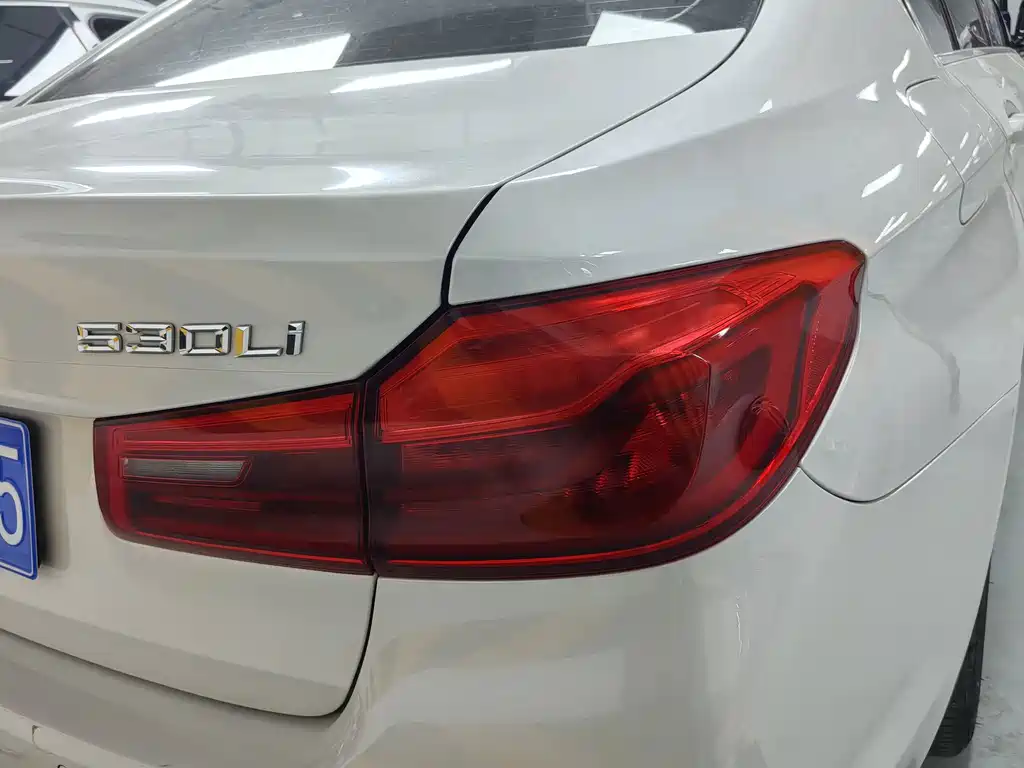 BMW 5 Series — миниатюра 19