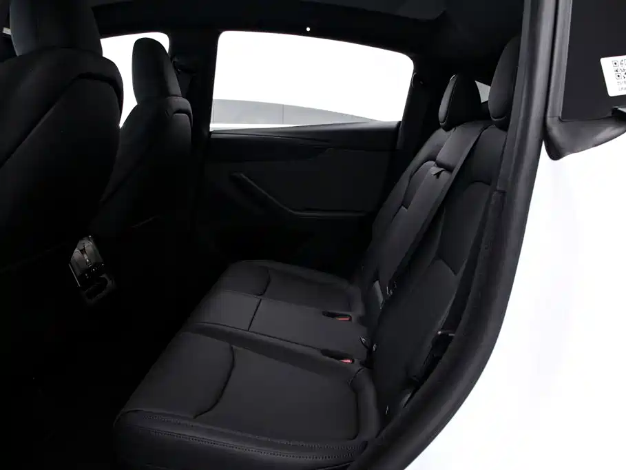 Tesla Model Y — миниатюра 14