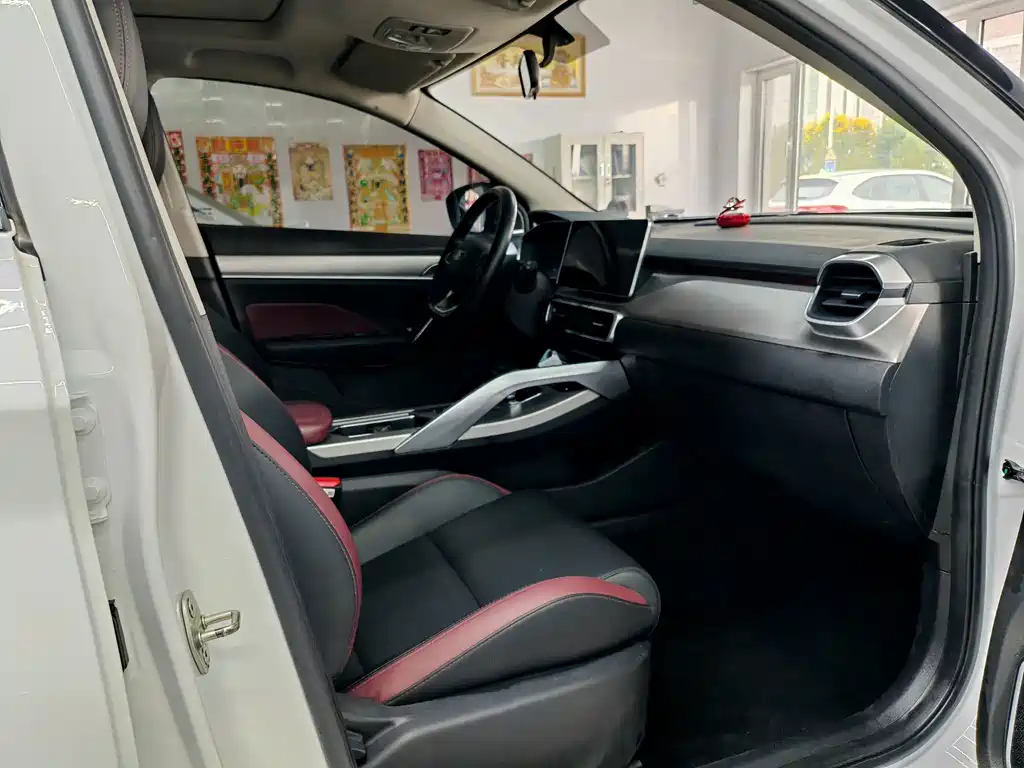 Geely Binyue — миниатюра 7