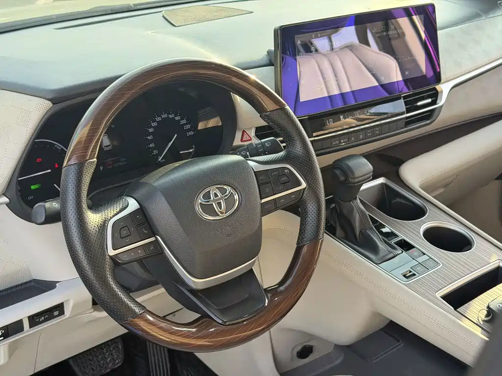 Toyota Sienna — миниатюра 3