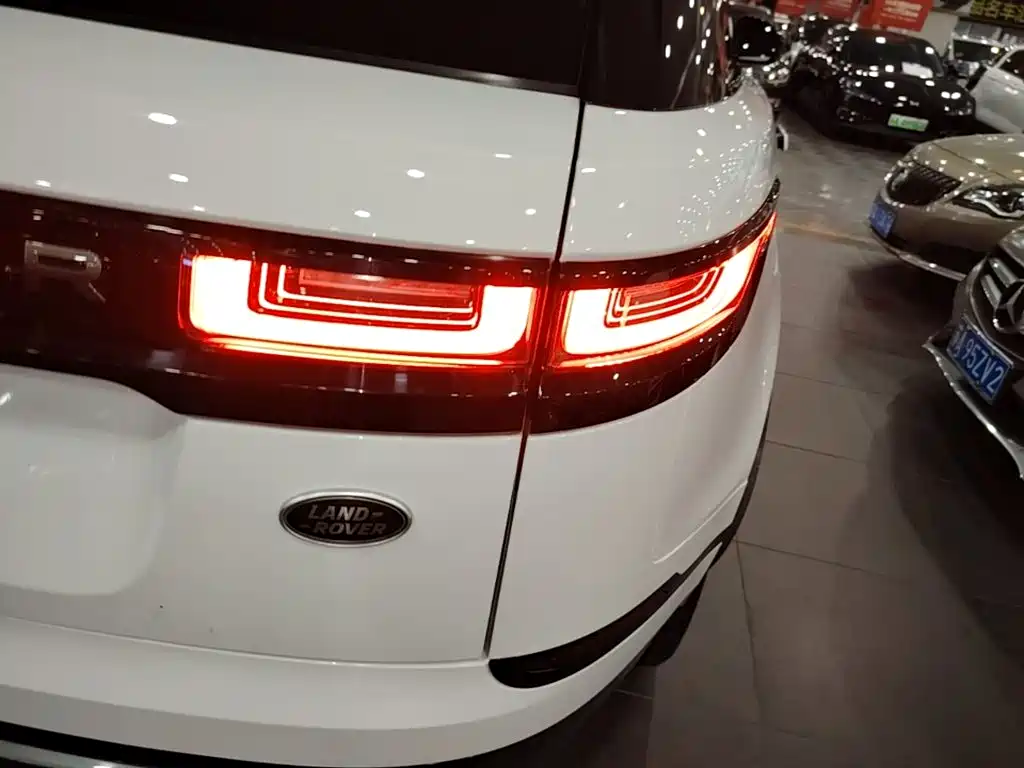 Land Rover Velar — миниатюра 8
