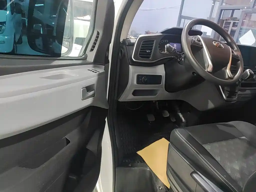 MAXUS V80 — миниатюра 16