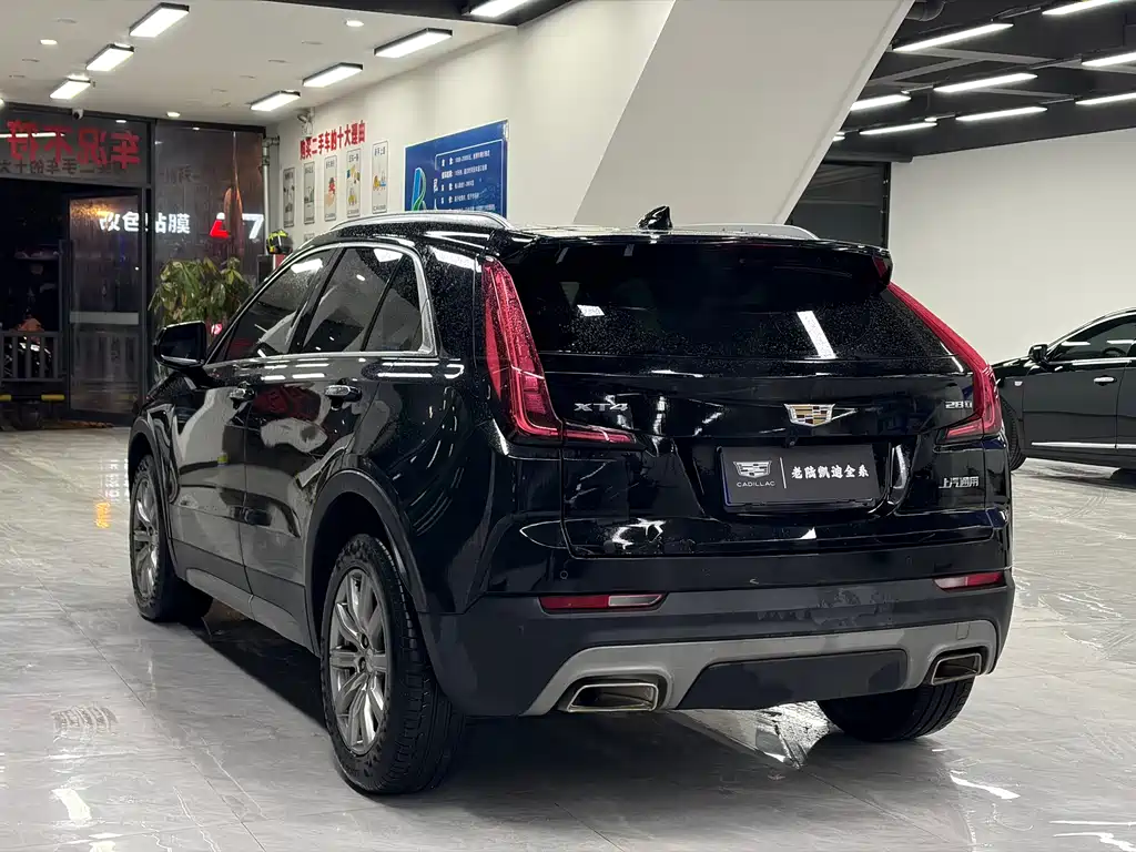 CADILLAC XT4
