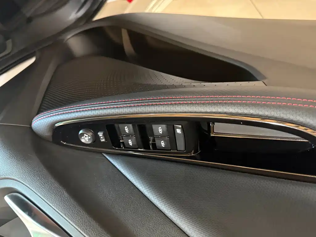 Buick Verano — миниатюра 13