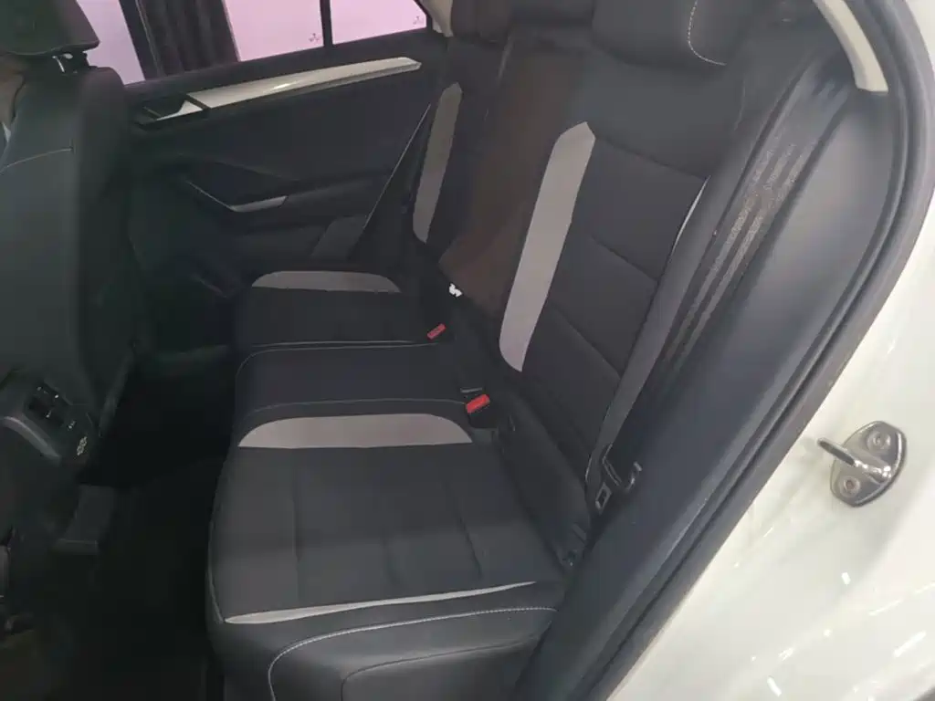 Volkswagen T-Roc — миниатюра 22