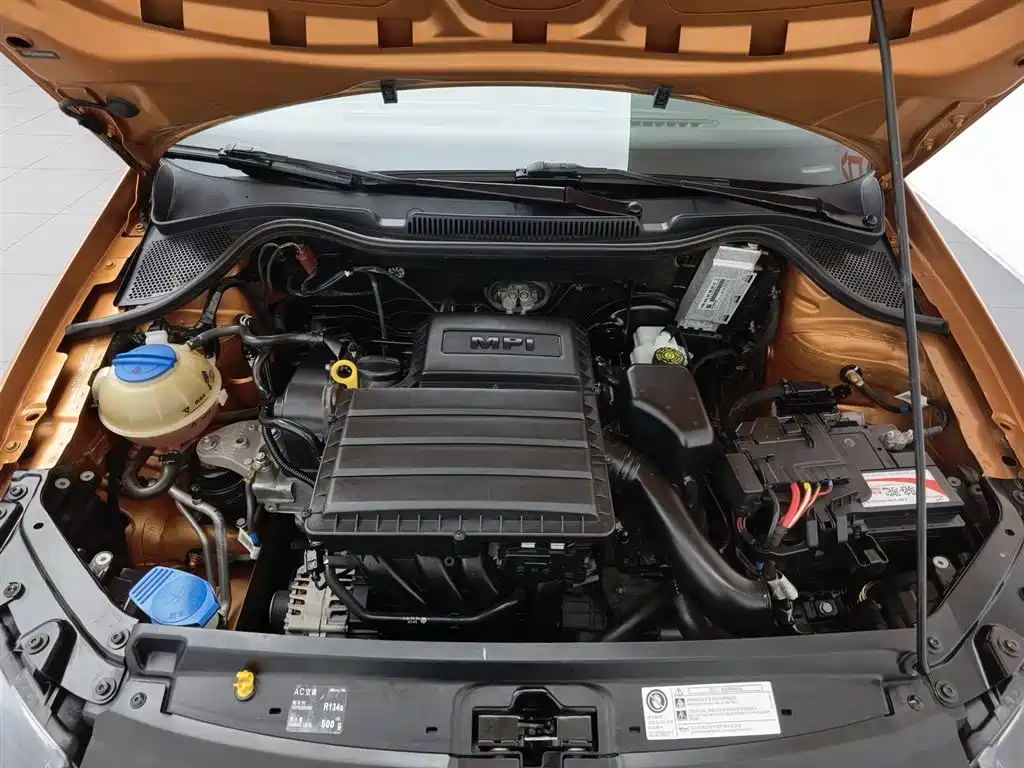 Volkswagen Polo 2016 1.6L Cross Polo AT
