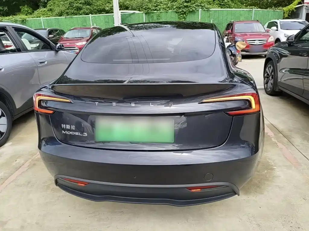 Tesla Model 3 — миниатюра 6