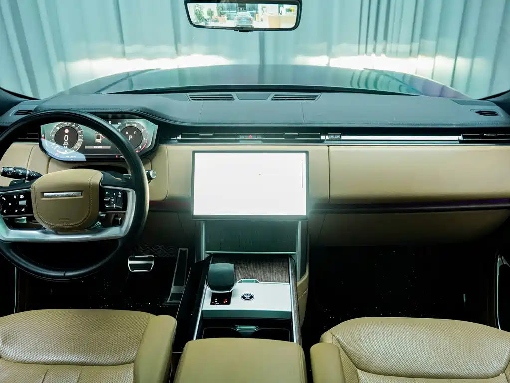 Land Rover Range Rover 2024 3.0 L6 400PS Long Wheelbase мест