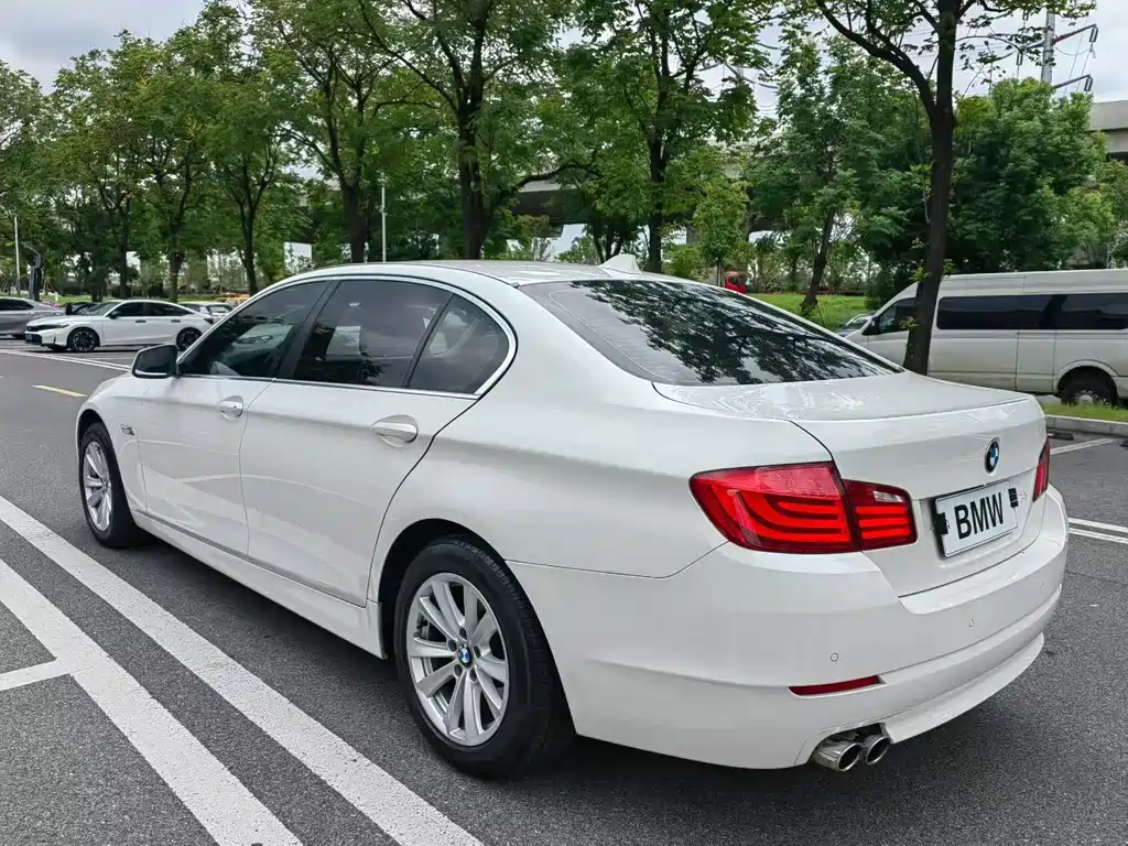 BMW 5 Series — миниатюра 7