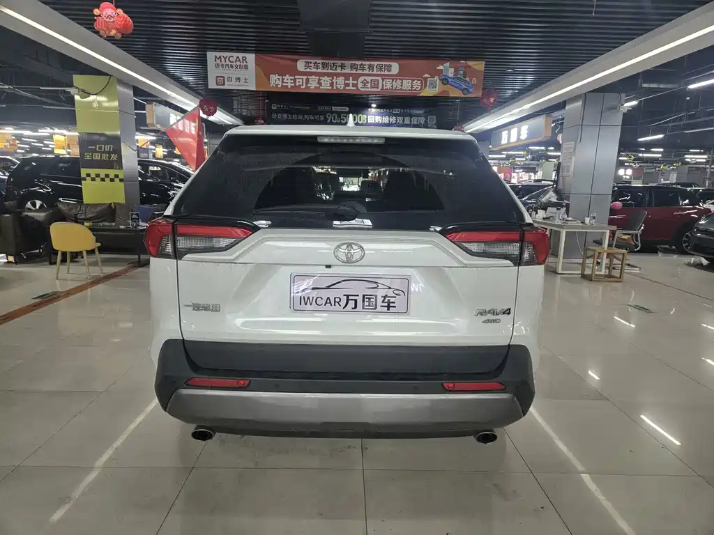 Toyota RAV4 — миниатюра 8