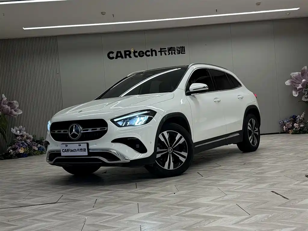 MERCEDES-BENZ GLA