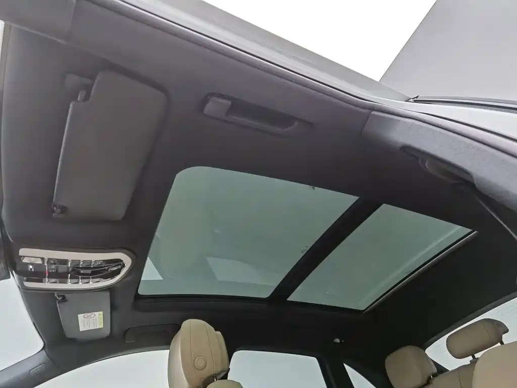 Porsche Macan — миниатюра 14