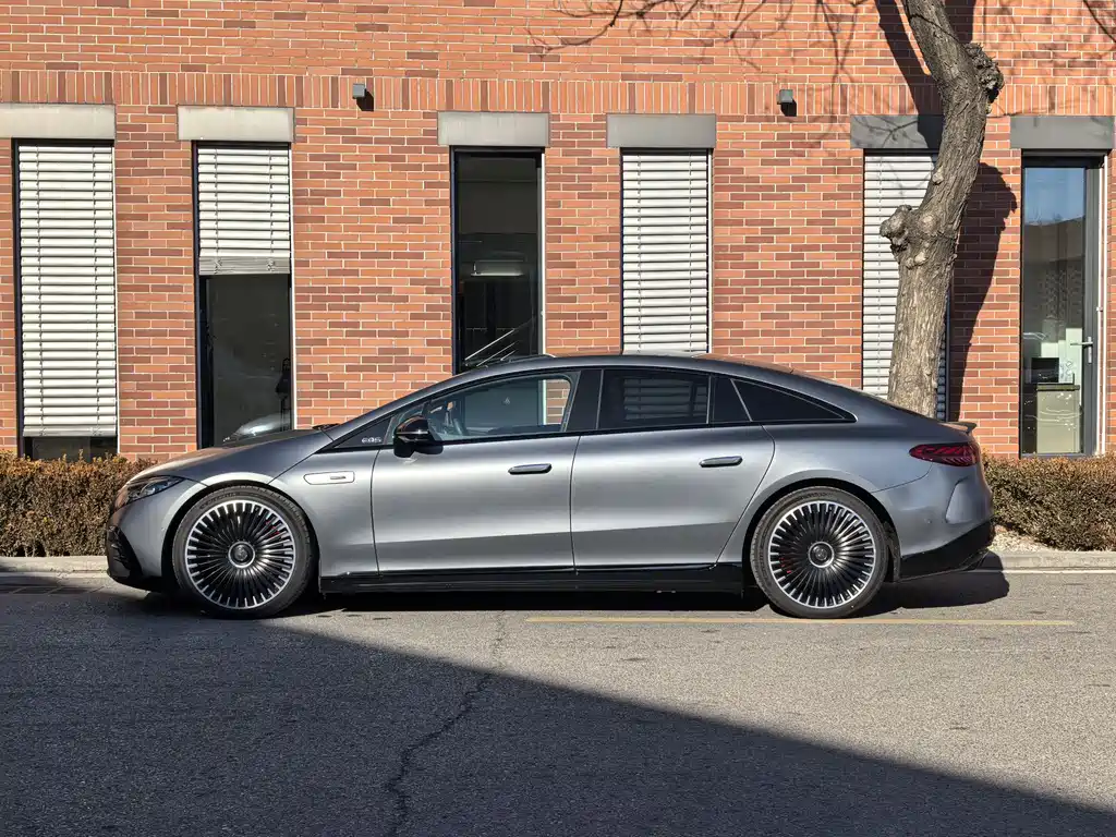 MERCEDES-BENZ EQS AMG