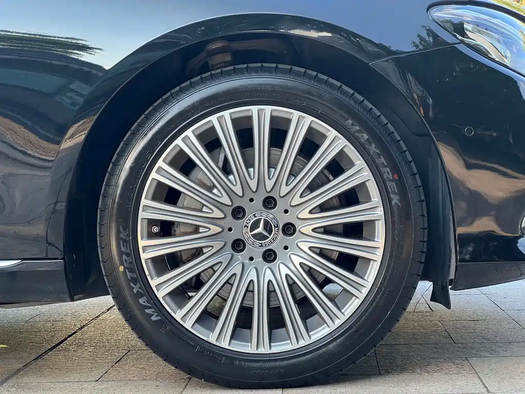 Mercedes-Benz E-Class — миниатюра 10